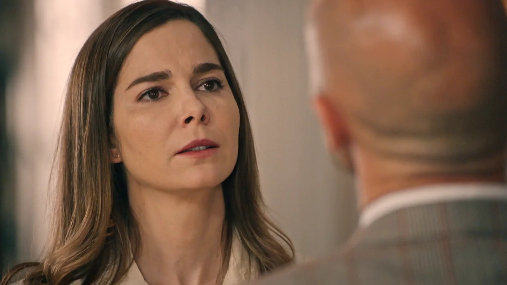 Jesús sobrepasa todos los límites y llama al internado de Julia… ¡para prohibirle la entrada a Begoña! Jesús sobrepasa todos los límites y llama al internado de Julia… ¡para prohibirle la entrada a Begoña!