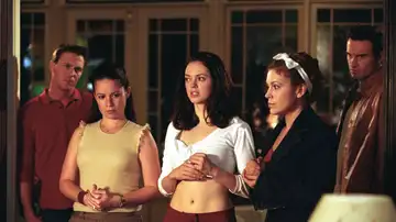 Brian Krause, Holly Marie Combs, Rose McGowan, Alyssa Milano y Julian McMahon en Embrujadas Brian Krause, Holly Marie Combs, Rose McGowan, Alyssa Milano y Julian McMahon en Embrujadas