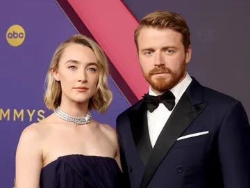 Saoirse Ronan y Jack Lowden en los Emmy 2024 Saoirse Ronan y Jack Lowden en los Emmy 2024
