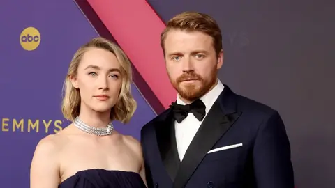 Saoirse Ronan y Jack Lowden en los Emmy 2024 Saoirse Ronan y Jack Lowden en los Emmy 2024
