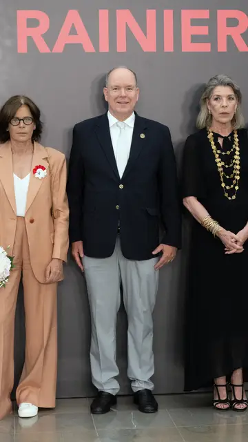 Estefanía, Alberto y Carolina de Mónaco (de izquierda a derecha) Estefanía, Alberto y Carolina de Mónaco (de izquierda a derecha)