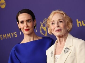 Holland Taylor y Sarah Paulson en los Emmy 2024