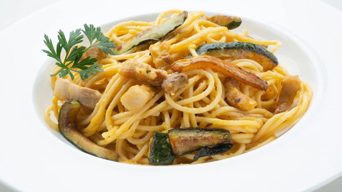 ¡Primera receta de la temporada! Espaguetis con calabacín a la carbonara, de Karlos Arguiñano ¡Primera receta de la temporada! Espaguetis con calabacín a la carbonara, de Karlos Arguiñano