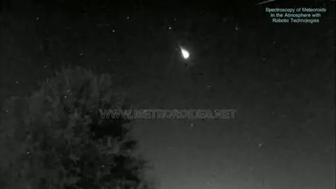 Bola de fuego producida por una roca procedente de un asteroide Bola de fuego producida por una roca procedente de un asteroide