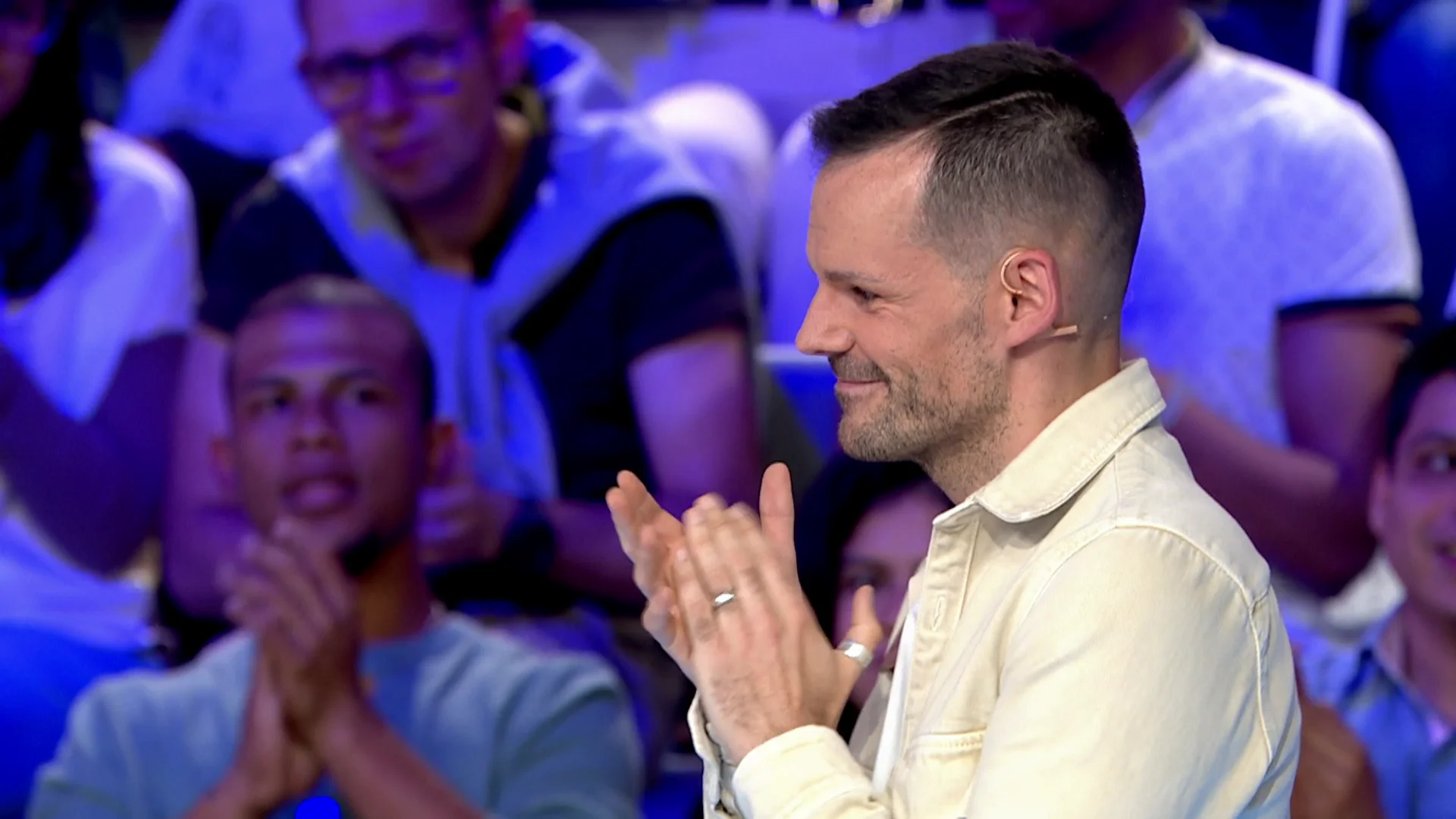 La gran suerte de Carlos: Sin girar la ruleta y sin jugar resuelve el panel y se lleva 550 euros 
