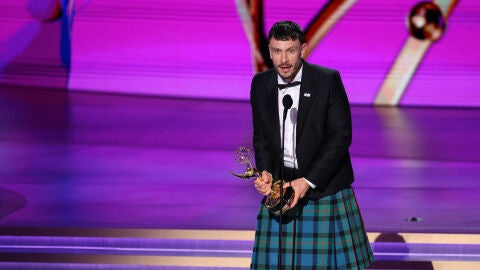 Richard Gadd en los Emmy 2024 tras ganar por Mi reno de peluche