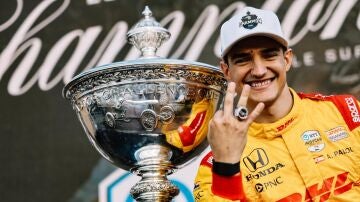 Álex Palou festeja su tercer título de las IndyCar Series