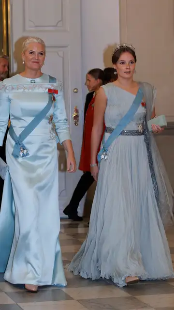 Mette-Marit e Ingrid Alexandra de Noruega Mette-Marit e Ingrid Alexandra de Noruega