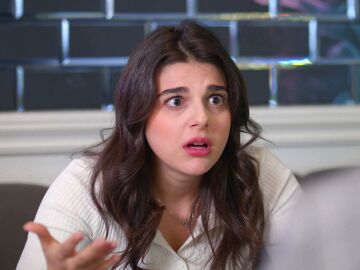Cansu intenta chantajear a Akif, pero &eacute;l destruye la carta... &iexcl;comi&eacute;ndosela!