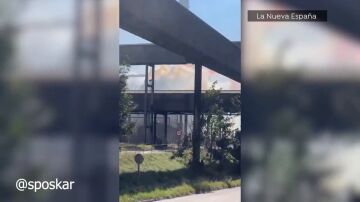 Humo procedente de la explosión en la zona de los hechos