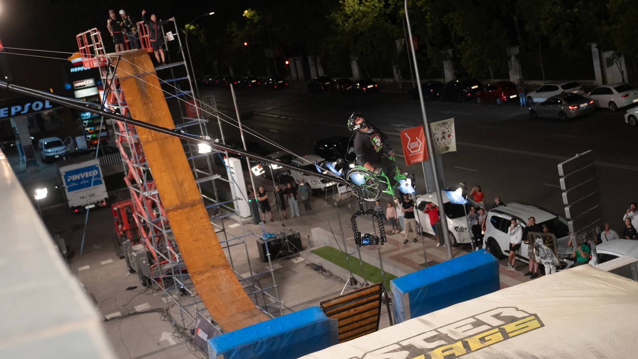 La proeza de Wheelz: un salto mortal en silla de ruedas desde 10 metros de altura La proeza de Wheelz: un salto mortal en silla de ruedas desde 10 metros de altura