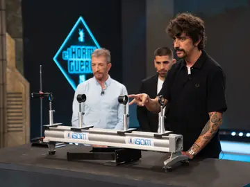 Invisibilidad gracias a la refracción: el sorprendente experimento que Marron le ha preparado a Ilia Topuria Invisibilidad gracias a la refracción: el sorprendente experimento que Marron le ha preparado a Ilia Topuria