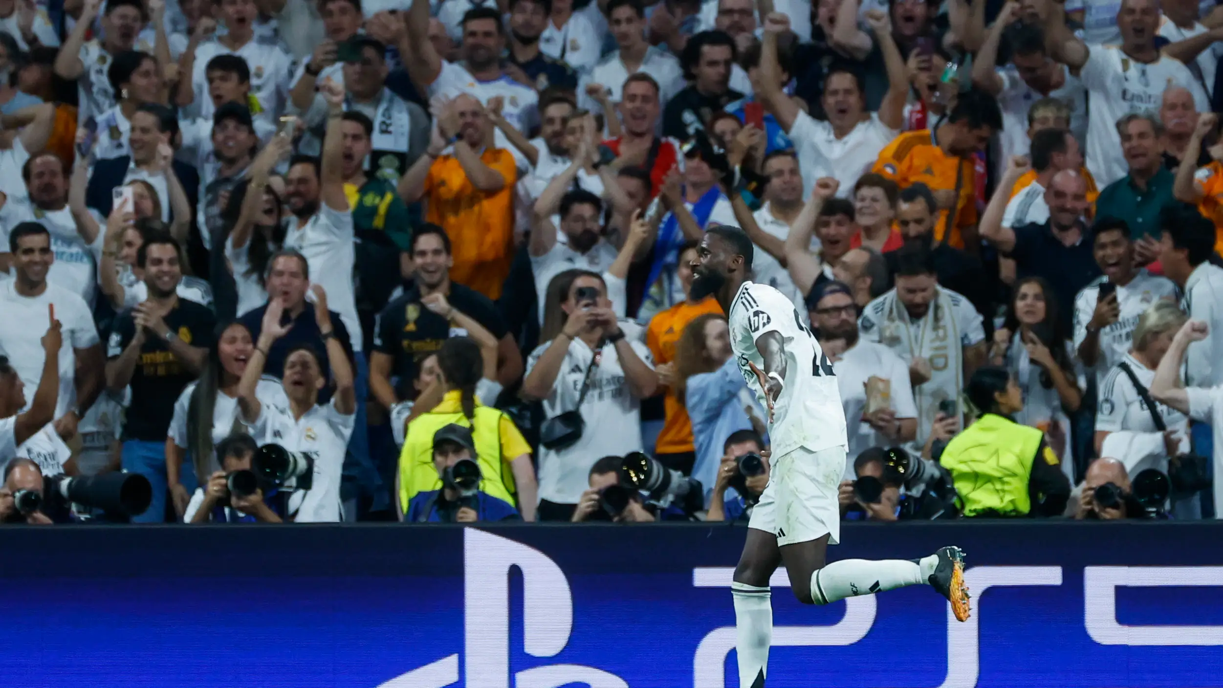 Rüdiger celebra el segundo gol del Madrid ante el Stuttgart Rüdiger celebra el segundo gol del Madrid ante el Stuttgart