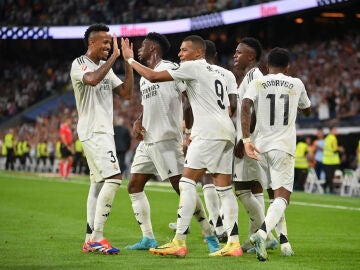 Los jugadores del Real Madrid celebran un gol en el Santiago Bernabéu