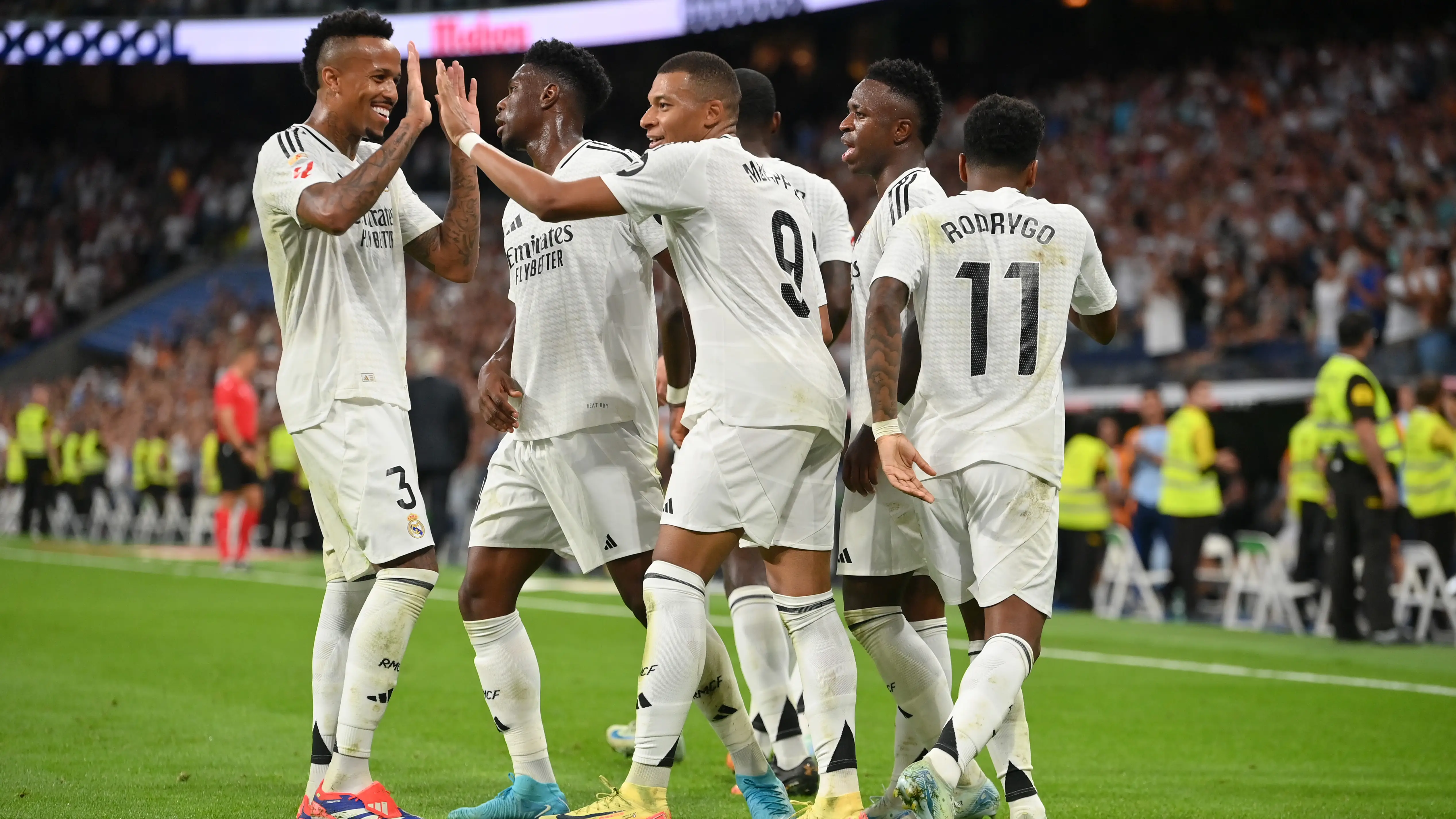 Los jugadores del Real Madrid celebran un gol en el Santiago Bernabéu Los jugadores del Real Madrid celebran un gol en el Santiago Bernabéu