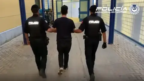 El detenido cuenta con antecedentes por pornografía infantil El detenido cuenta con antecedentes por pornografía infantil