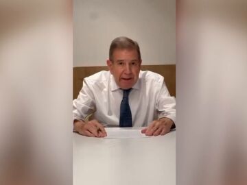 Edmundo González reconoce que firmó un papel que tramitaría su salida de Venezuela