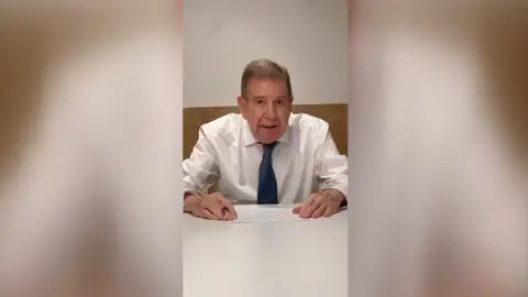 Edmundo González reconoce que firmó un papel que tramitaría su salida de Venezuela Antena 3 Noticias