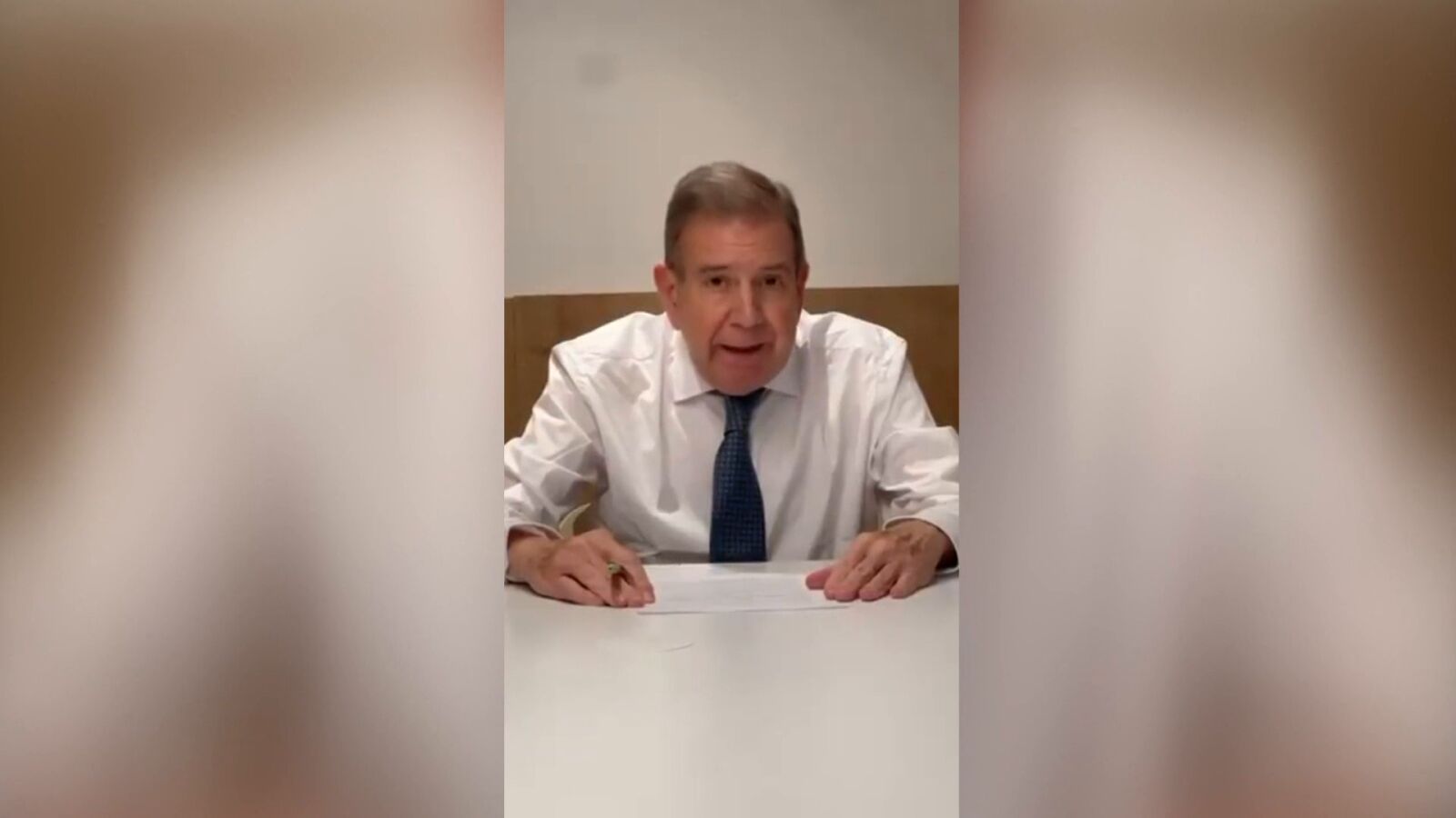 Edmundo González denuncia que firmó 