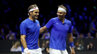 Roger Federer y Rafa Nadal durante la Laver Cup 2022, &uacute;ltimo torneo del suizo