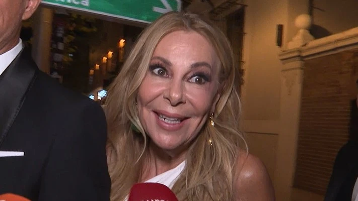 Ana Obreg&oacute;n en un evento