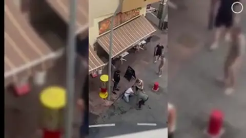 El vídeo de la pelea a botellazos en un bar de Tenerife El vídeo de la pelea a botellazos en un bar de Tenerife