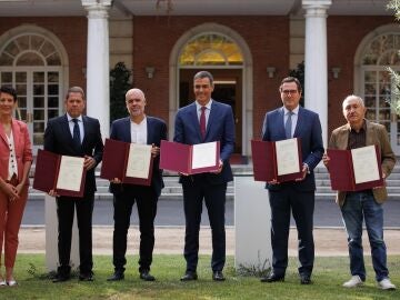 Sánchez preside la firma del acuerdo con agentes sociales para la flexibilización de las pensiones