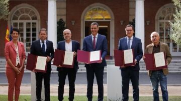 Sánchez preside la firma del acuerdo con agentes sociales para la flexibilización de las pensiones