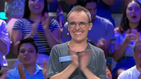 Las dudas de Toño: no sabe si quedarse con los gajos de Bea o con los 675 euros de Thalía Las dudas de Toño: no sabe si quedarse con los gajos de Bea o con los 675 euros de Thalía