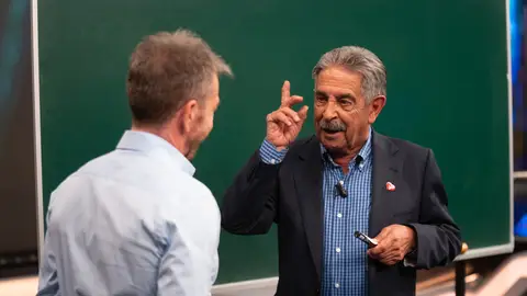 ¿Por qué si la economía va bien, la gente no tiene dinero? Miguel Ángel Revilla lo explica en EL Hormiguero ¿Por qué si la economía va bien, la gente no tiene dinero? Miguel Ángel Revilla lo explica en EL Hormiguero