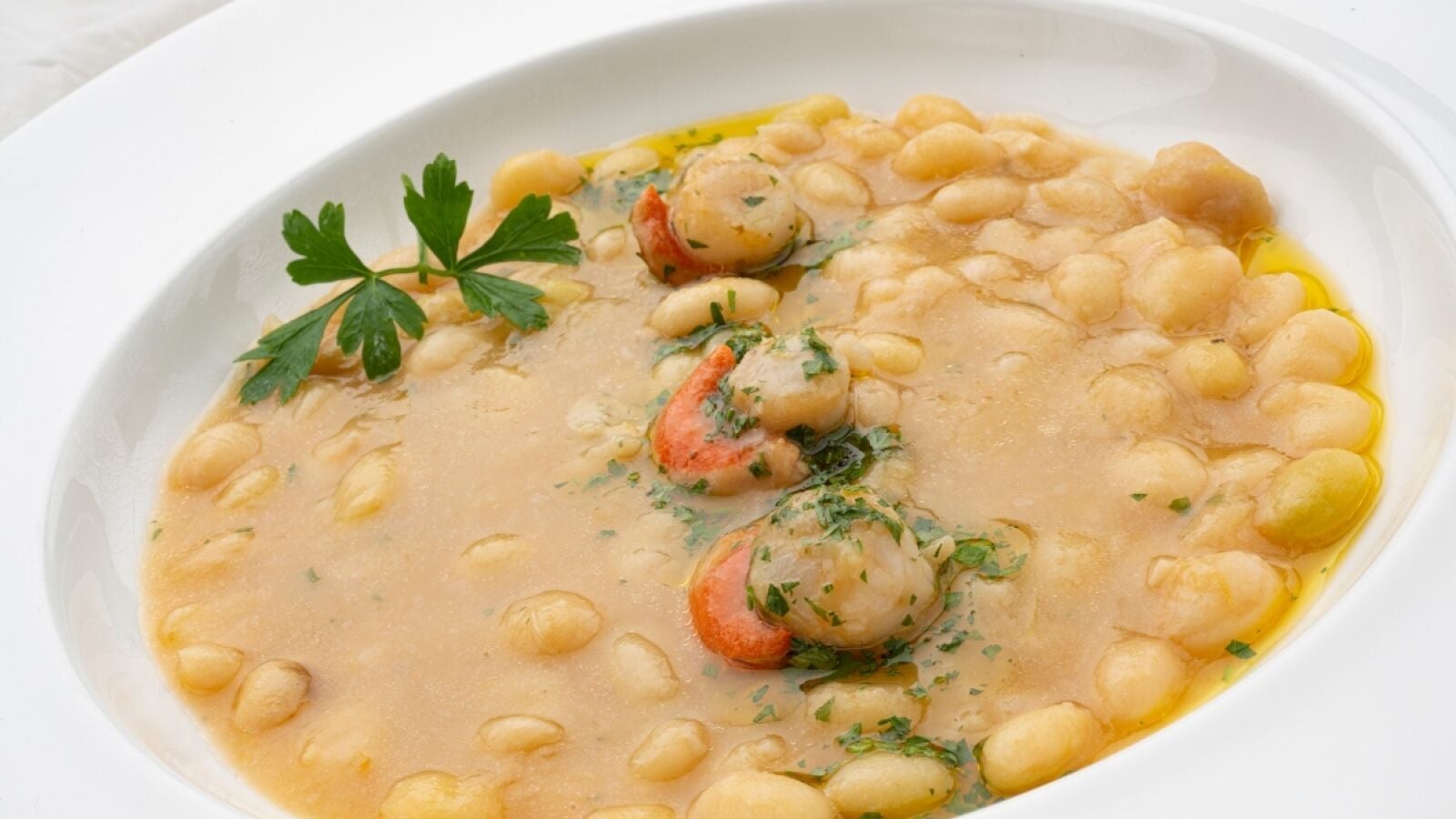 Receta r&aacute;pida y de temporada, de Argui&ntilde;ano: "Pochas con vieiras, en 5 minutos est&aacute;n listas"