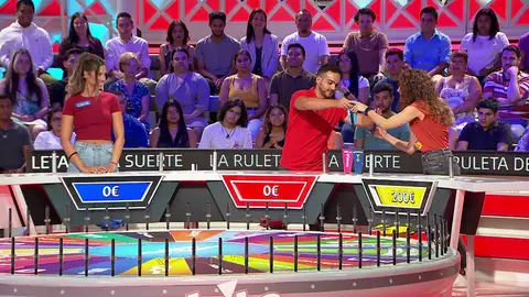 ¡Parece que va sobrado! Raúl consigue cuatro gajos y se los entrega a Ana ¡Parece que va sobrado! Raúl consigue cuatro gajos y se los entrega a Ana