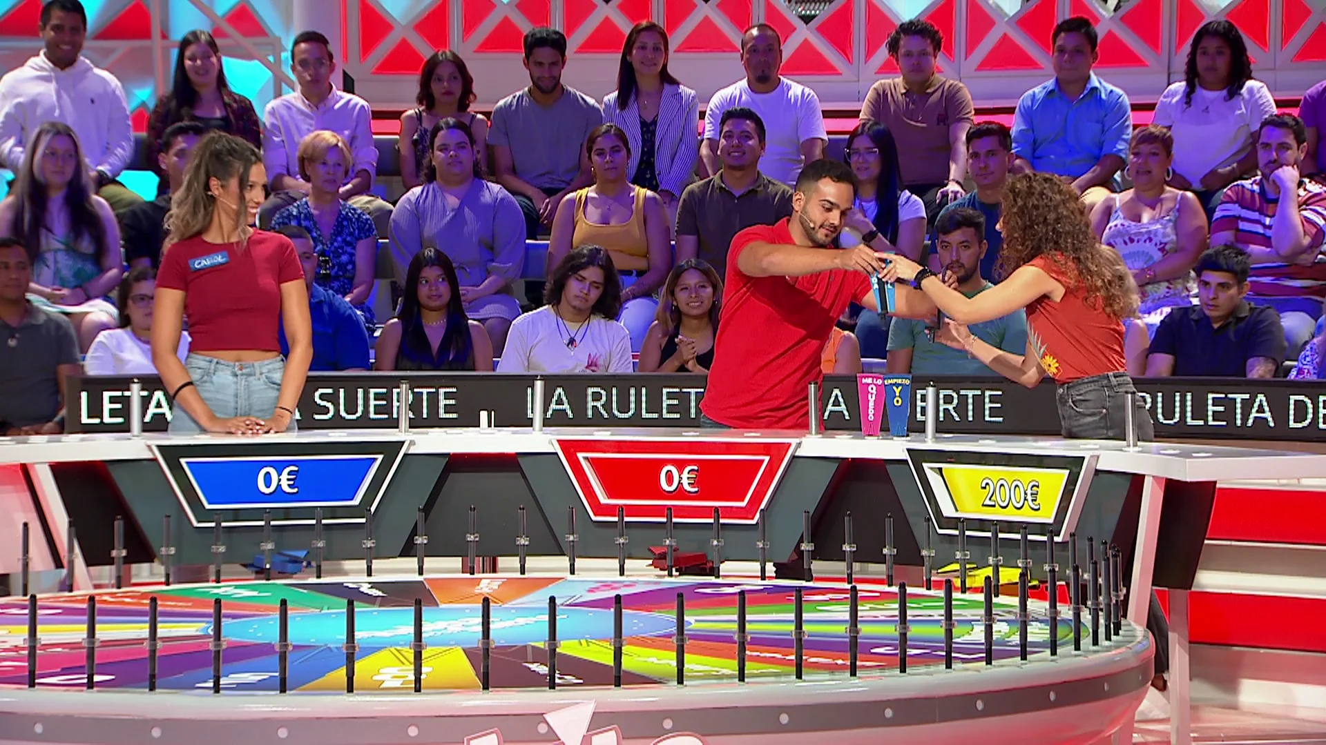 &iexcl;Parece que va sobrado! Ra&uacute;l consigue cuatro gajos y se los entrega a Ana