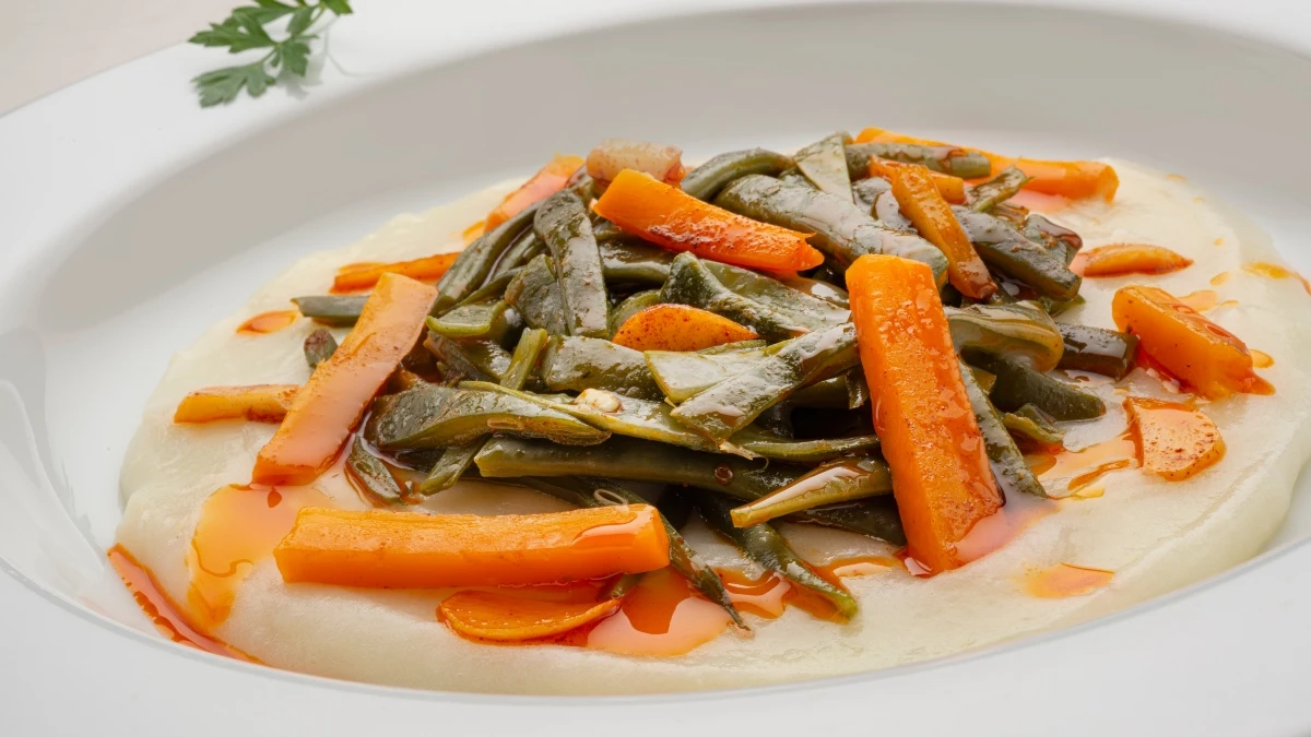 La receta rápida, fácil, saludable y rica de Arguiñano: puré de patatas con judías verdes al pimentón La receta rápida, fácil, saludable y rica de Arguiñano: puré de patatas con judías verdes al pimentón
