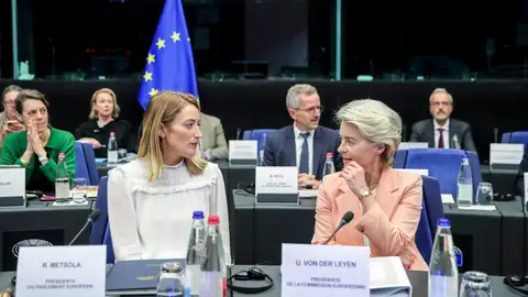 La presidenta del Parlamento Europeo, Roberta Metsola (i), y la presidenta de la Comisión Europea, Ursula von der Leyen (d) La presidenta del Parlamento Europeo, Roberta Metsola (i), y la presidenta de la Comisión Europea, Ursula von der Leyen (d)