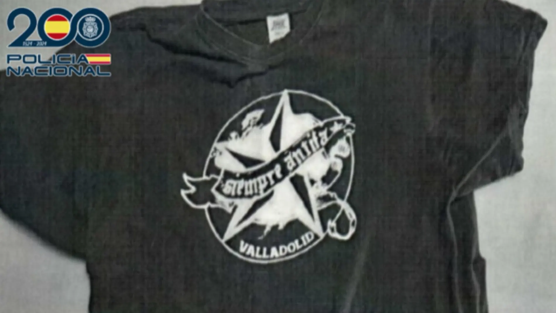 La camiseta que llevaban los jóvenes agredidos La camiseta que llevaban los jóvenes agredidos