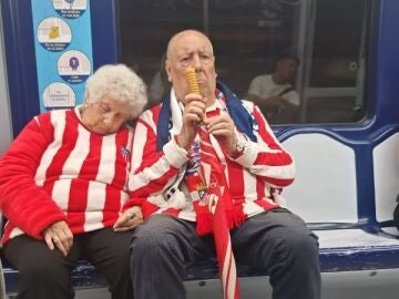 La pareja de ancianos tras ver el Atlético-Leipzig de Champions League