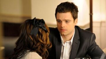 Sebastian Stan y Leighton Meester en Gossip Girl