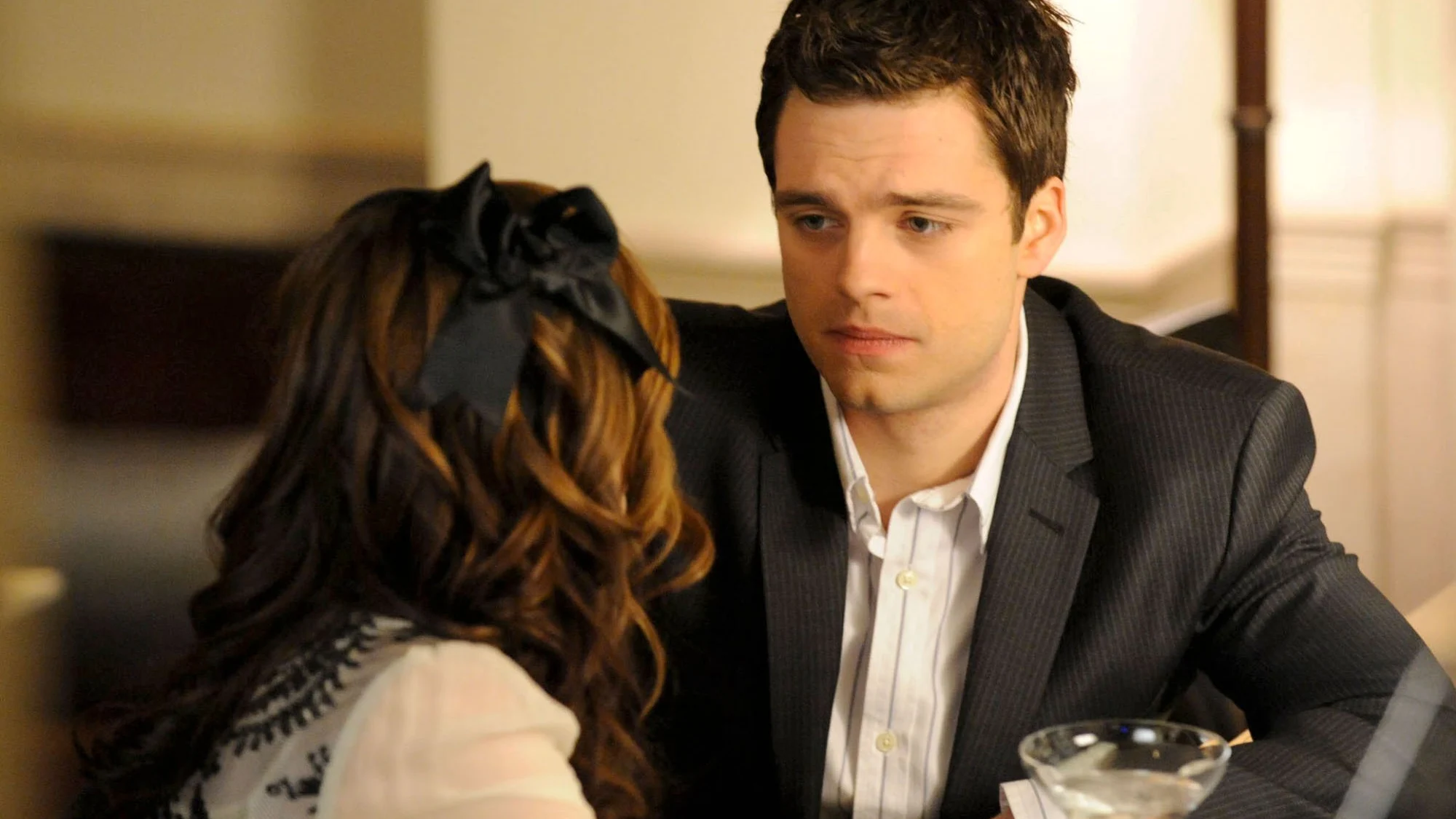 Sebastian Stan y Leighton Meester en Gossip Girl