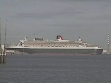 El Queen Mary 2 sale al mar por primera vez