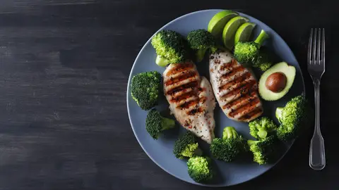 Pechuga de pollo a la plancha con brócoli Pechuga de pollo a la plancha con brócoli