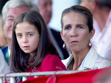 Victoria Federica y la infanta Elena en 2010