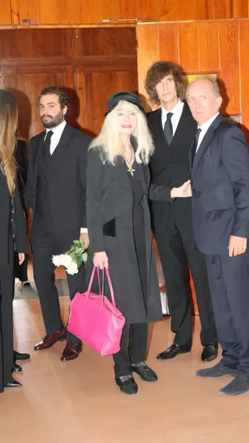 Gunilla von Bismarck y su hijo Fran en el funeral de Luis Ortiz Gunilla von Bismarck y su hijo Fran en el funeral de Luis Ortiz
