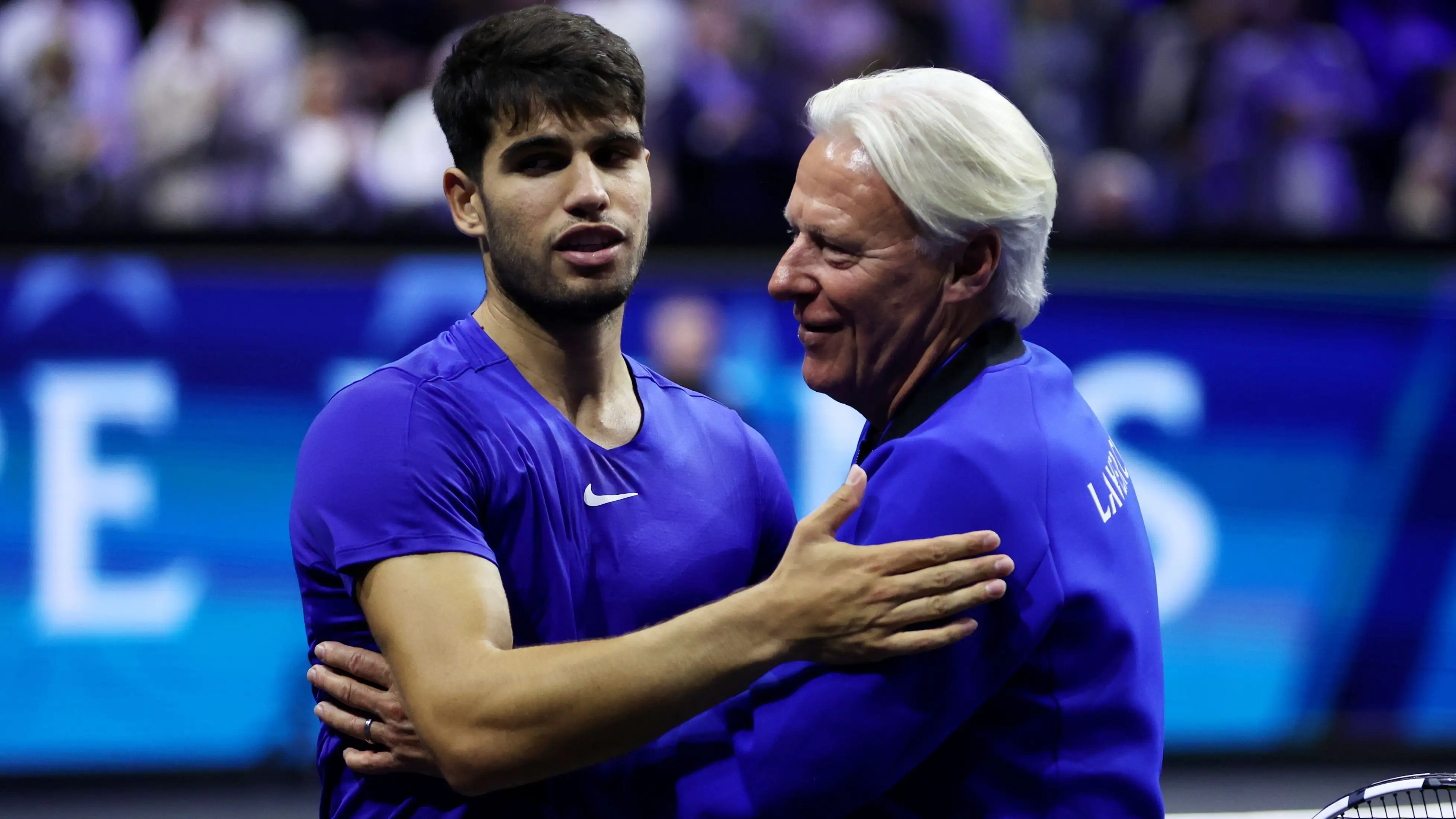 Carlos Alcaraz y Björn Borg tras la victoria del murciano ante Shelton en la Laver Cup Carlos Alcaraz y Björn Borg tras la victoria del murciano ante Shelton en la Laver Cup