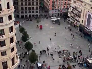 Vídeo: dalojan la Plaza de Callao en Madrid por un aviso de hombres armados