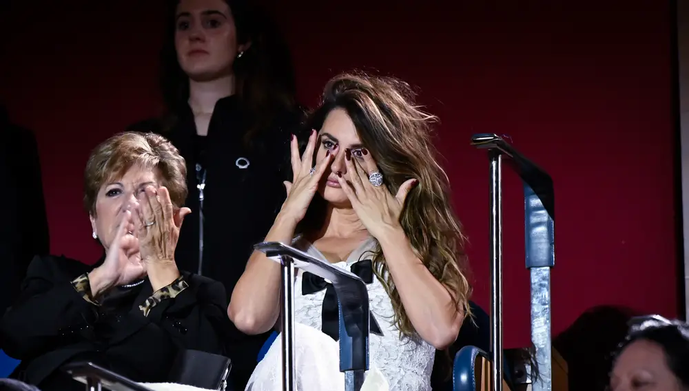 Penélope Cruz, emocionada tras el discurso de Javier Bardem Penélope Cruz, emocionada tras el discurso de Javier Bardem