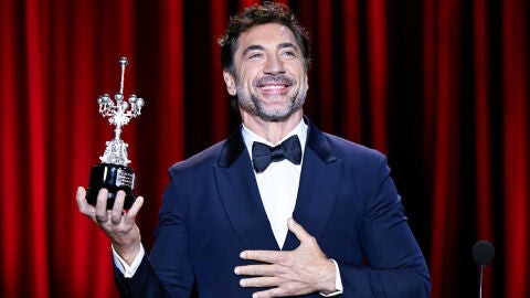 Javier Bardem con el Premio Donostia en el Festival de San Sebastián