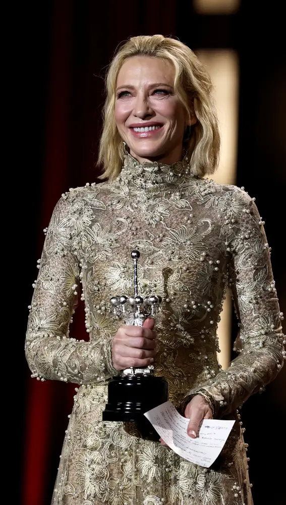 Cate Blanchett con su Premio Donostia en el Festival de San Sebastián Cate Blanchett con su Premio Donostia en el Festival de San Sebastián