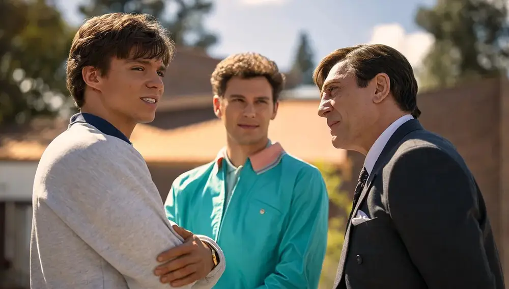 Nicholas Chavez, Cooper Koch y Javier Bardem en Monstruos Nicholas Chavez, Cooper Koch y Javier Bardem en Monstruos