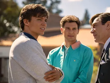 Nicholas Chavez, Cooper Koch y Javier Bardem en Monstruos Nicholas Chavez, Cooper Koch y Javier Bardem en Monstruos